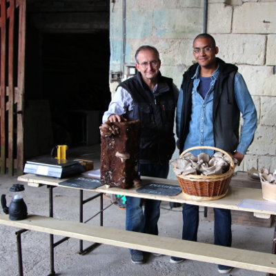 Jean-Marc et Victor Gauthier producteurs de champignons Bio à Cinq Mars la Pile en Touraine